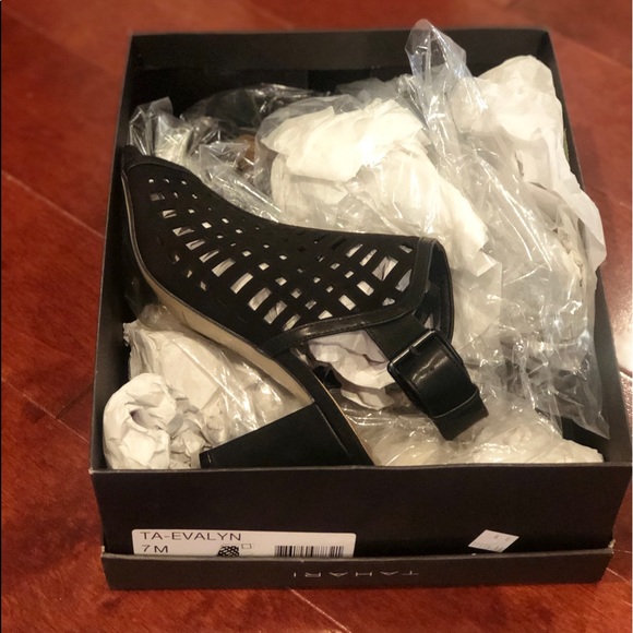 NWT TAHARI SLINGBACK HEELS - Picture 5 of 5